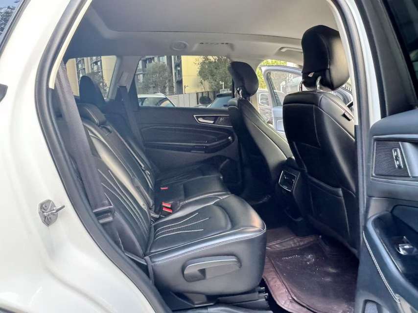 Ford Edge 2021 Edge PLUS EcoBoost 245 FWD Luxury 7-Seat 6