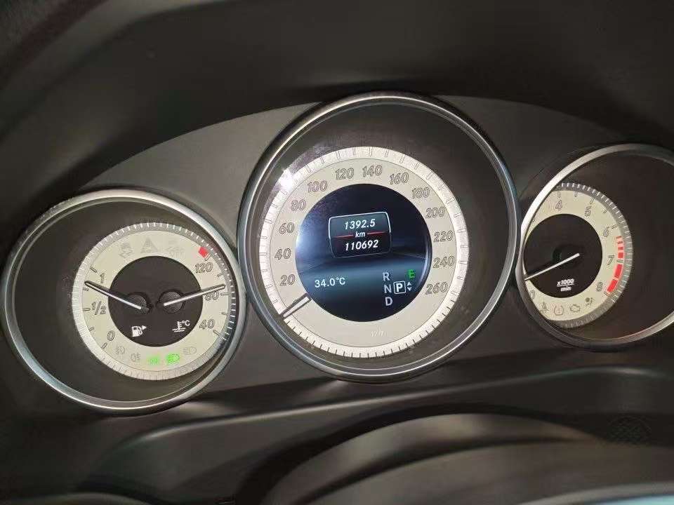 Mercedes-Benz E-Class E260L Sport 2.0T 7