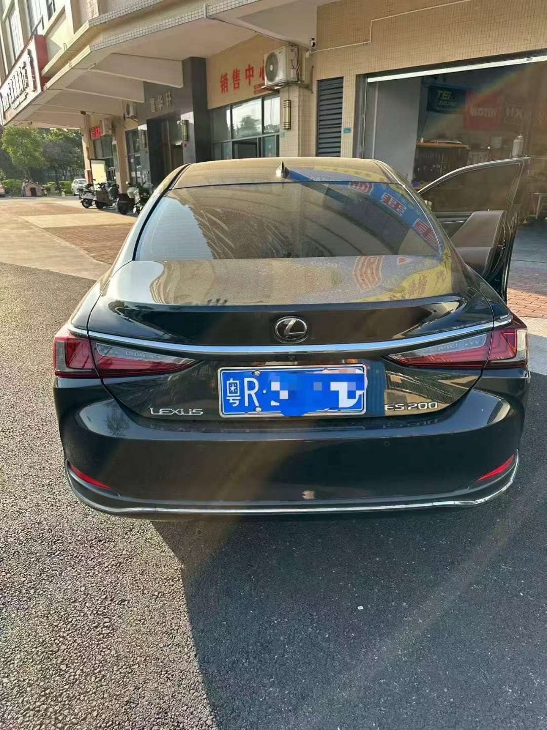 Lexus ES 2022 200 Excellence Edition 4