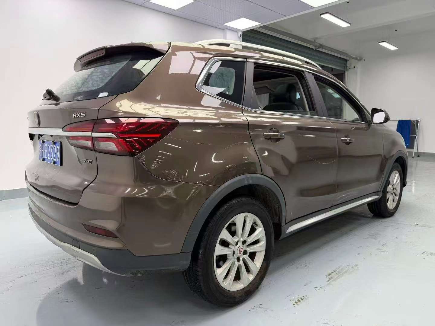 Roewe RX5 4