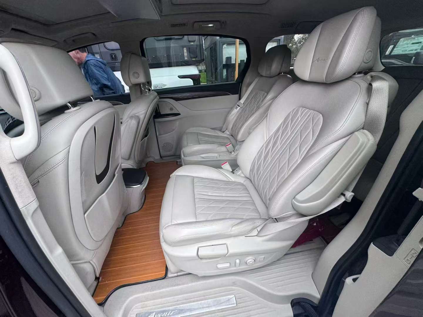 Buick Avenir 6