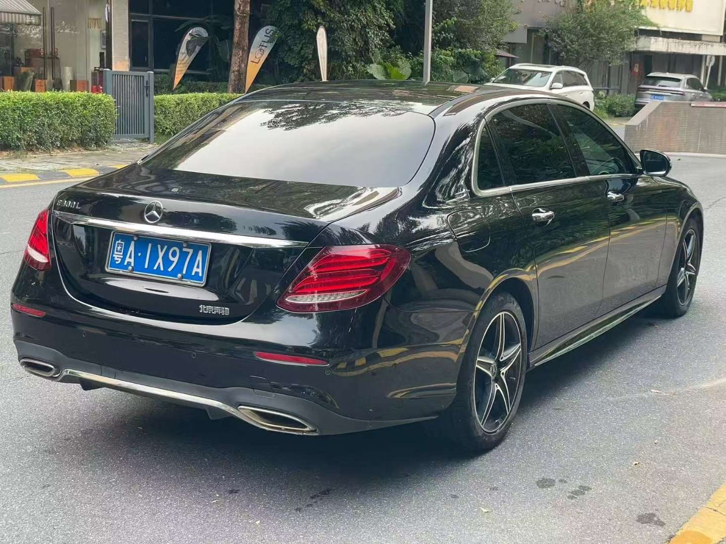 Mercedes-Benz E-Class E300 Facelift Sport Comfort Edition 2