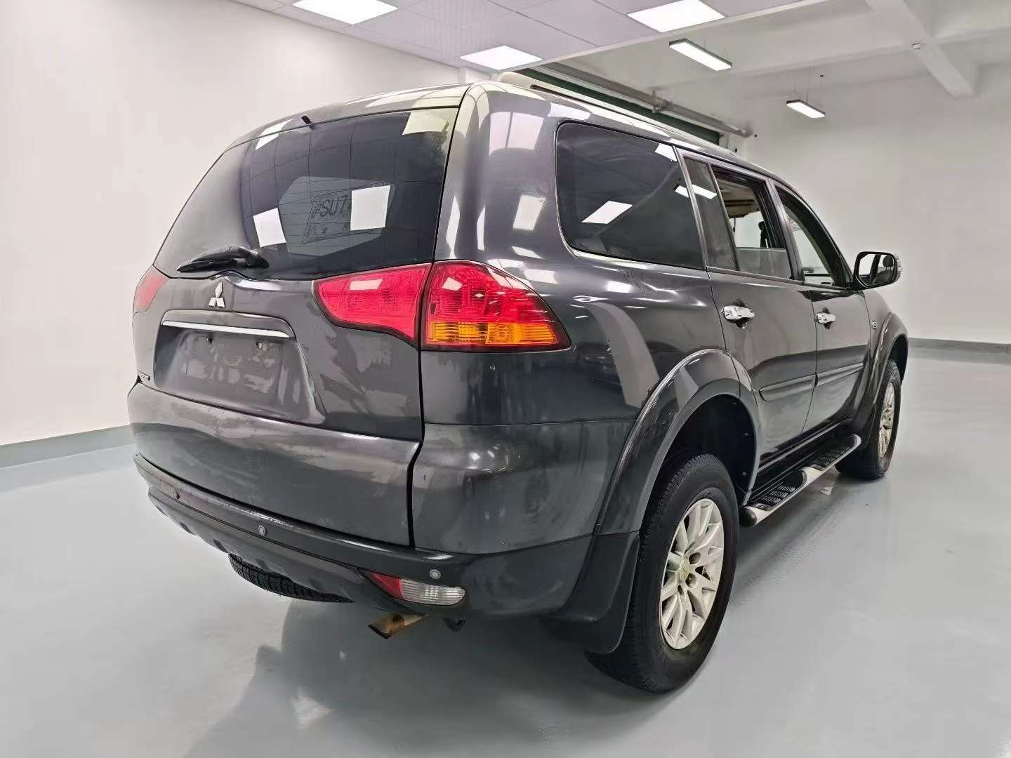 Mitsubishi Pajero 3.0 4WD Luxury 6