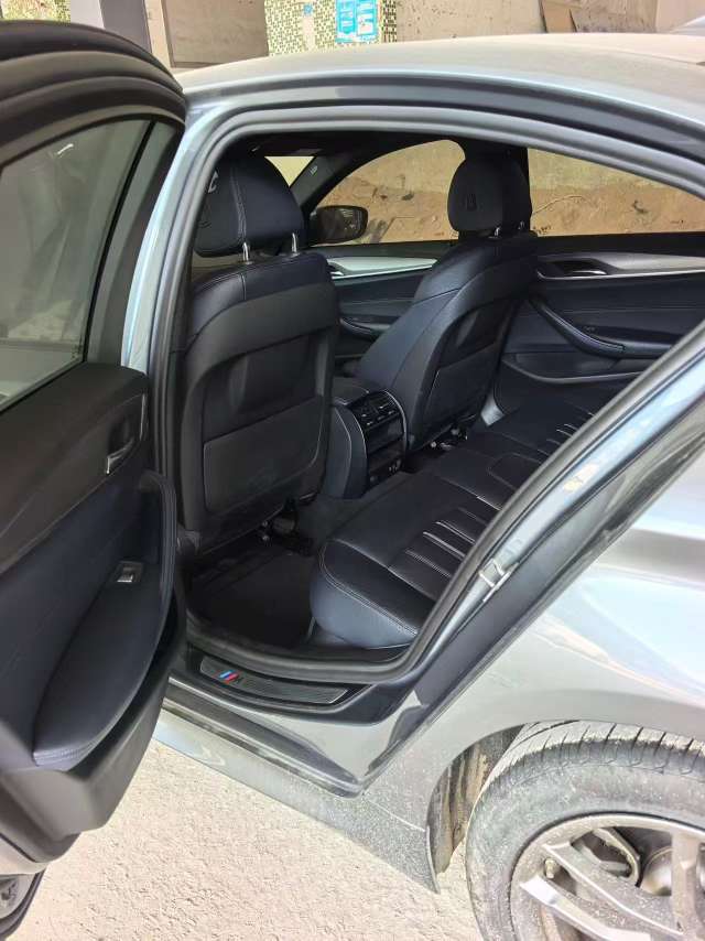 BMW 5 Series 525i M Sport Package 8