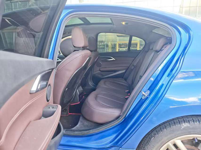 BMW 1 Series 2020 1.5T 120i M Sport Package 7
