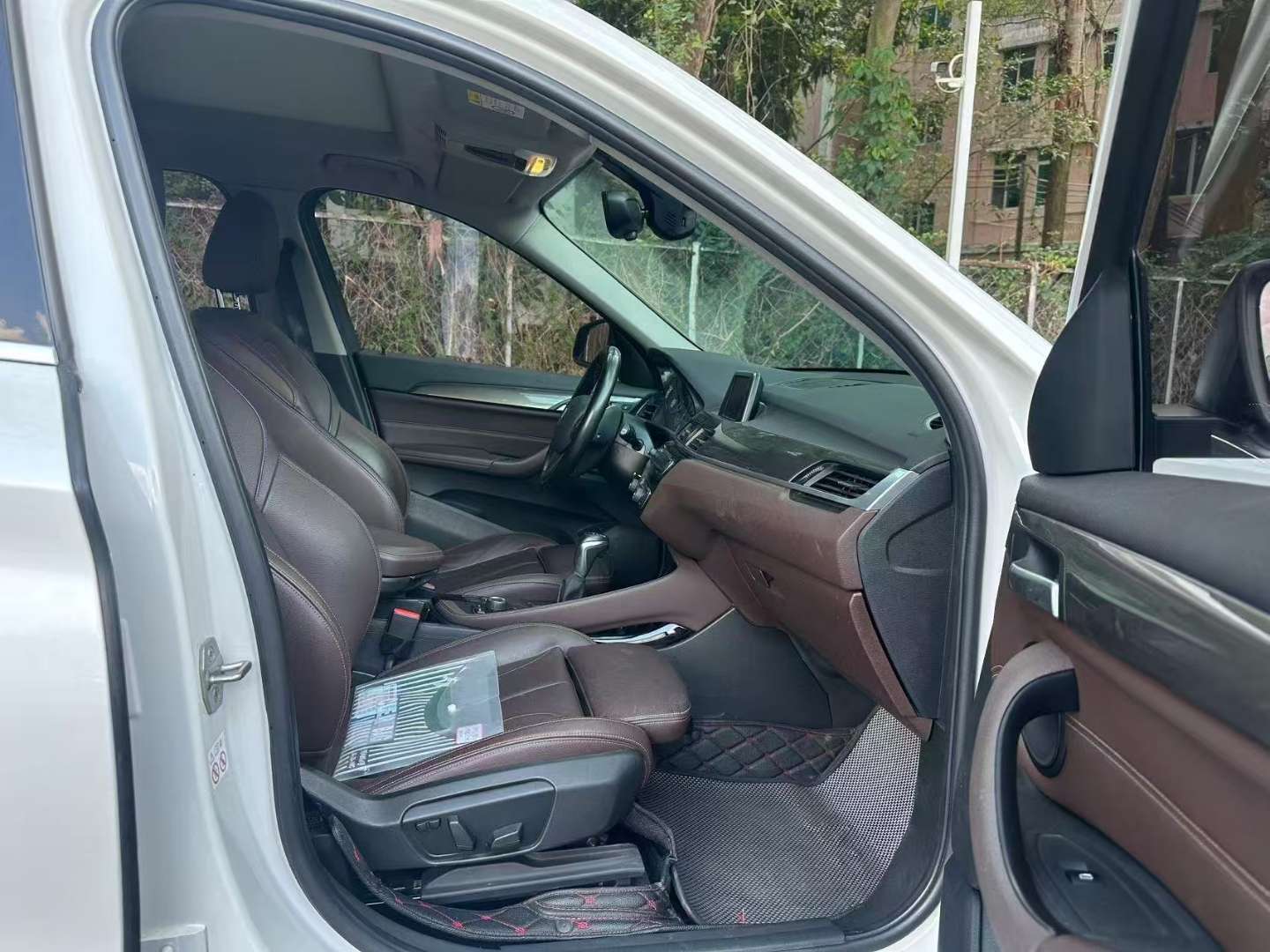 BMW X1 1.5T Premium Edition 8