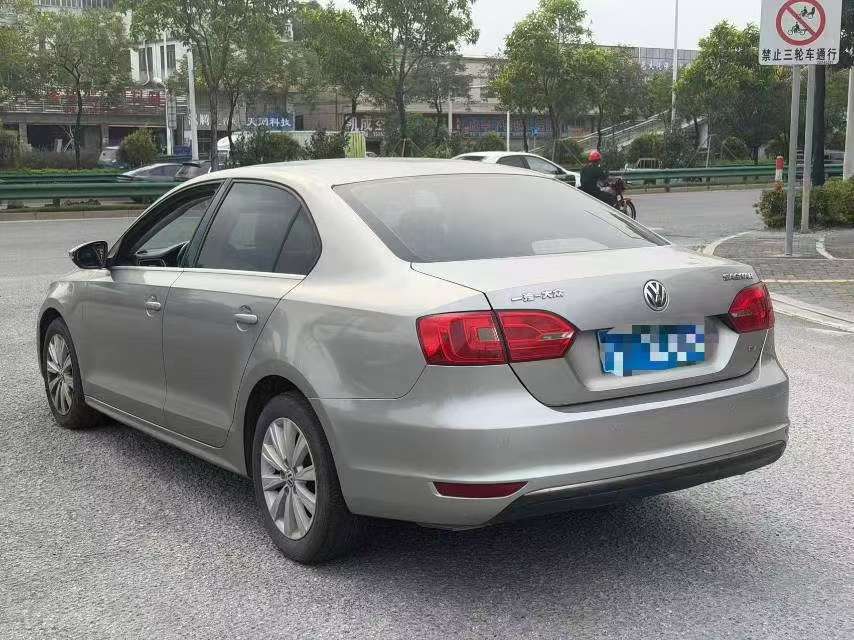 Volkswagen Sagitar 1.6L Comfort Edition with Sunroof 4