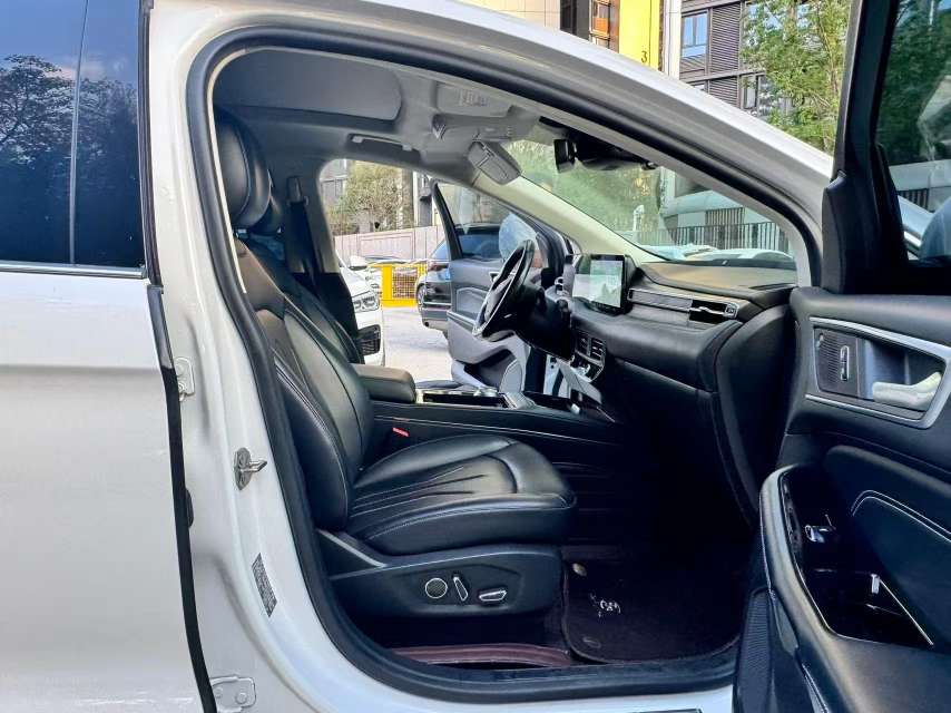 Ford Edge 2021 Edge PLUS EcoBoost 245 FWD Luxury 7-Seat 8