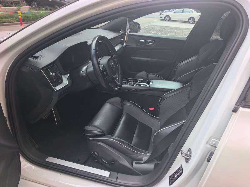 Volvo S60 Hybrid AWD Zhiyi Sport Edition 3