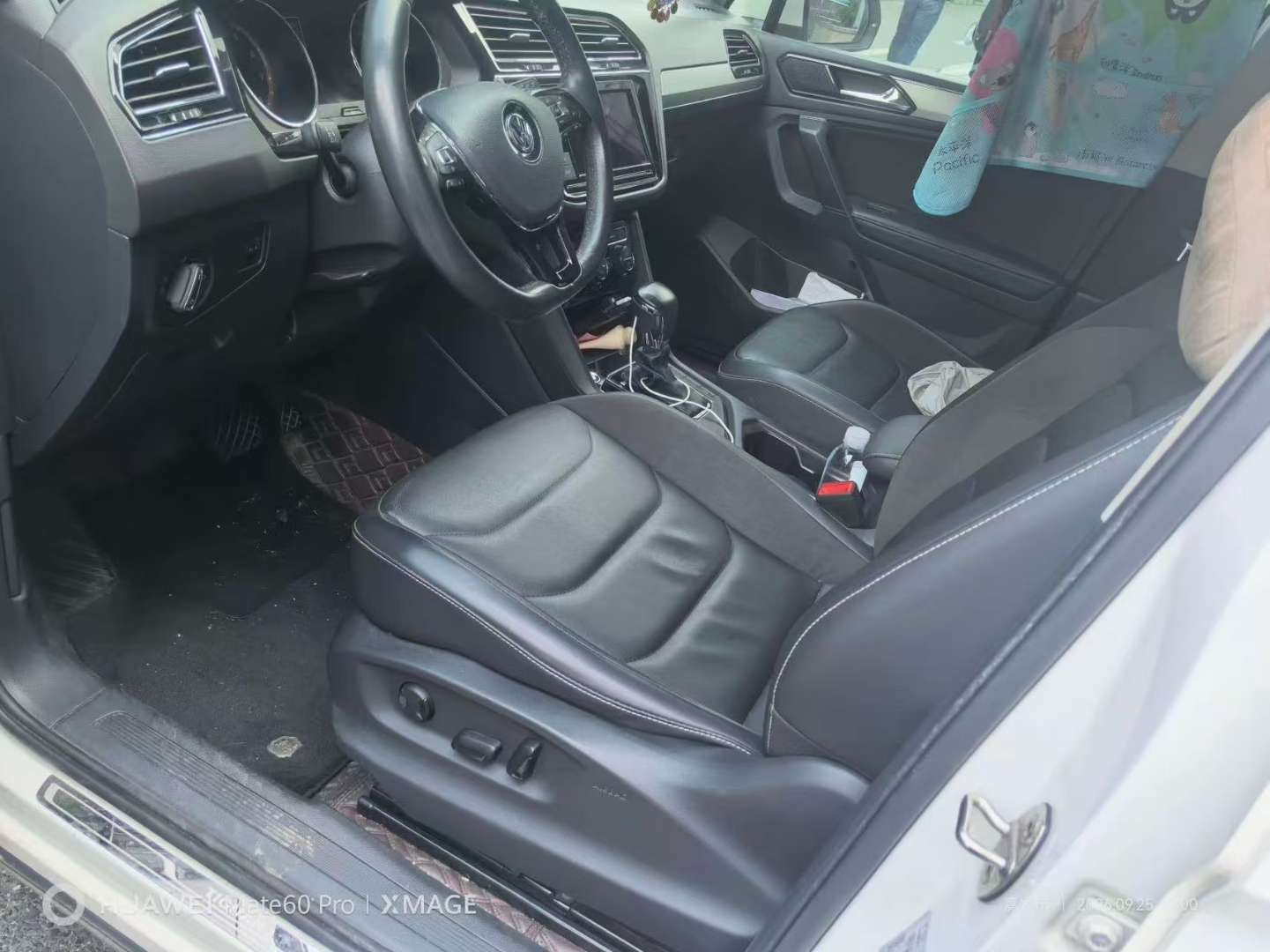Volkswagen Tiguan L 2.0T FWD Automatic Panoramic Comfort Trim 6