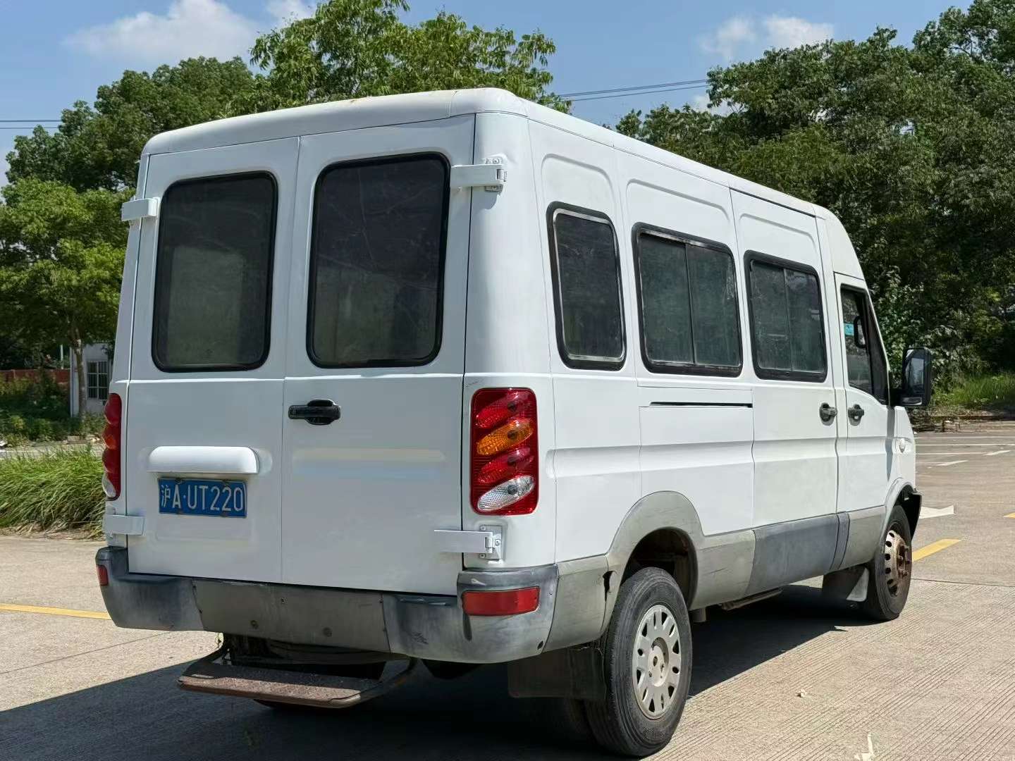 Iveco Daily 2.8L Diesel Extended Chassis Dual Tires 5