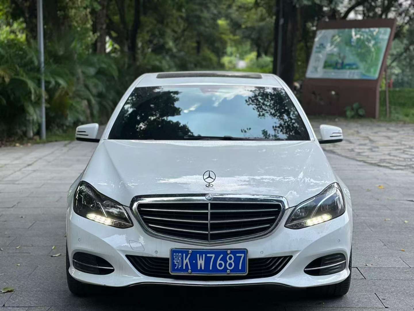 Mercedes-Benz E-Class E200L 2.0T Automatic Sunroof 2