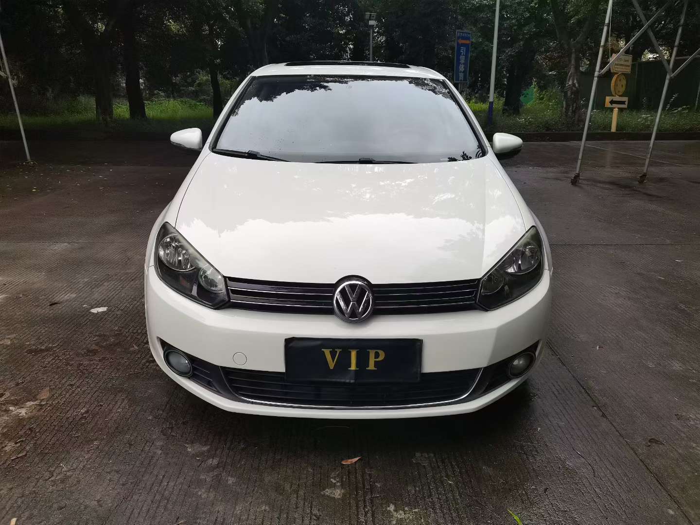 Volkswagen Golf 1.4T Automatic with Sunroof