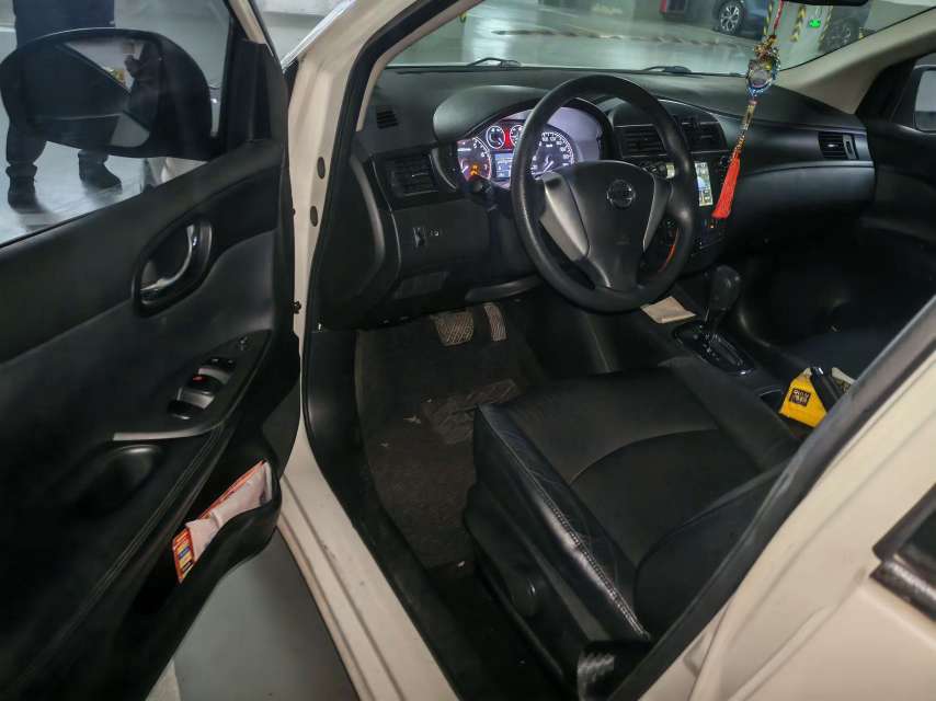 Nissan Tiida 2014 3