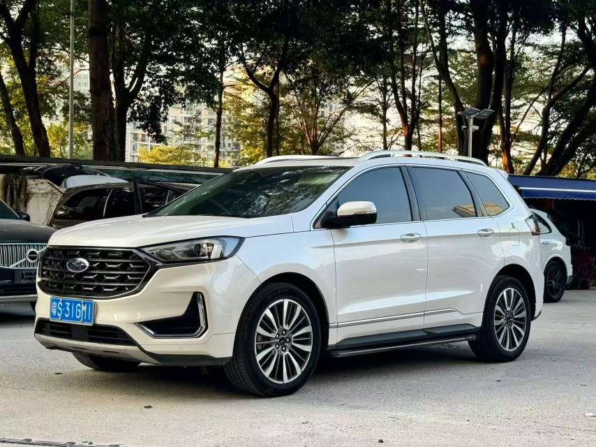 Ford Edge 2021 Edge PLUS EcoBoost 245 FWD Luxury 7-Seat 2