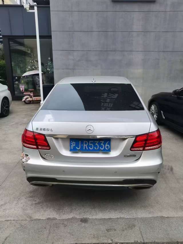 Mercedes-Benz E-Class 2
