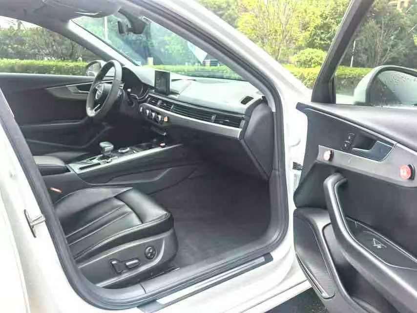 Audi A4L 2.0T Progressive 8