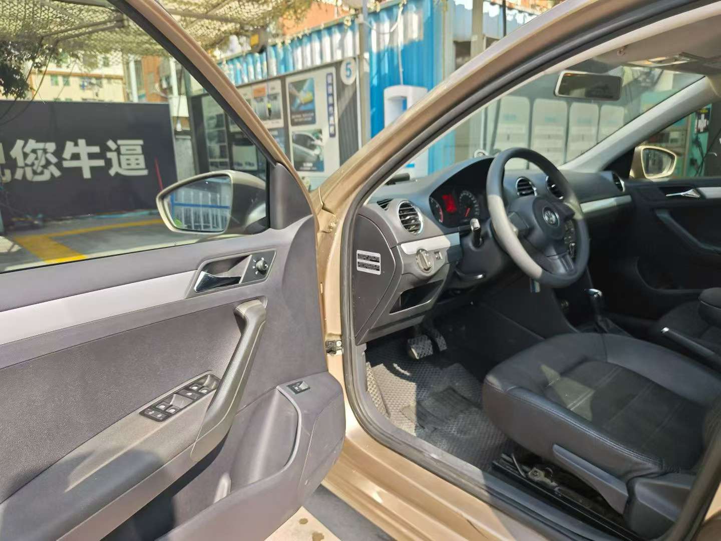 Volkswagen Jetta Value Edition 1.6L Automatic Comfort 4