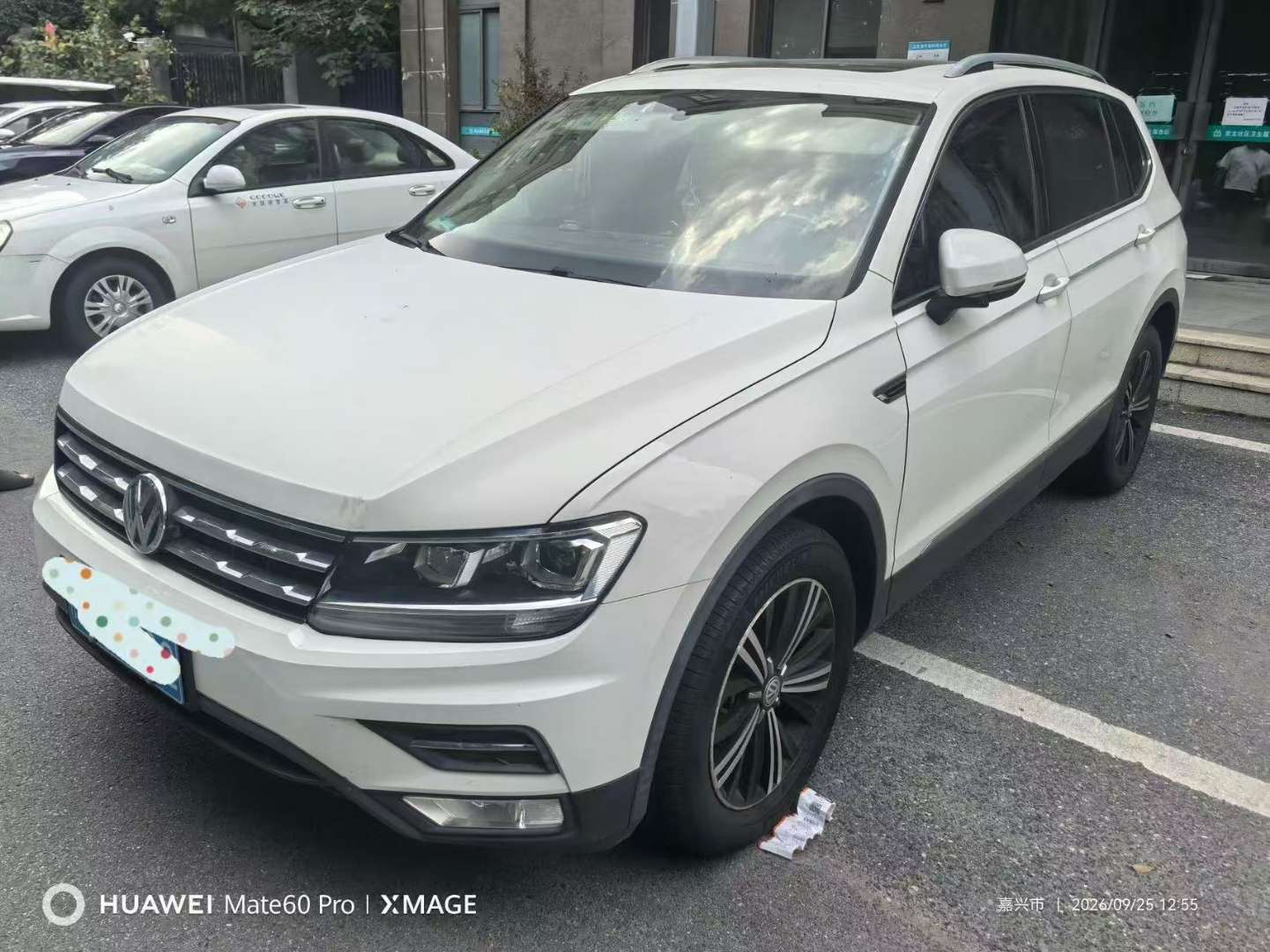 Volkswagen Tiguan L 2.0T FWD Automatic Panoramic Comfort Trim
