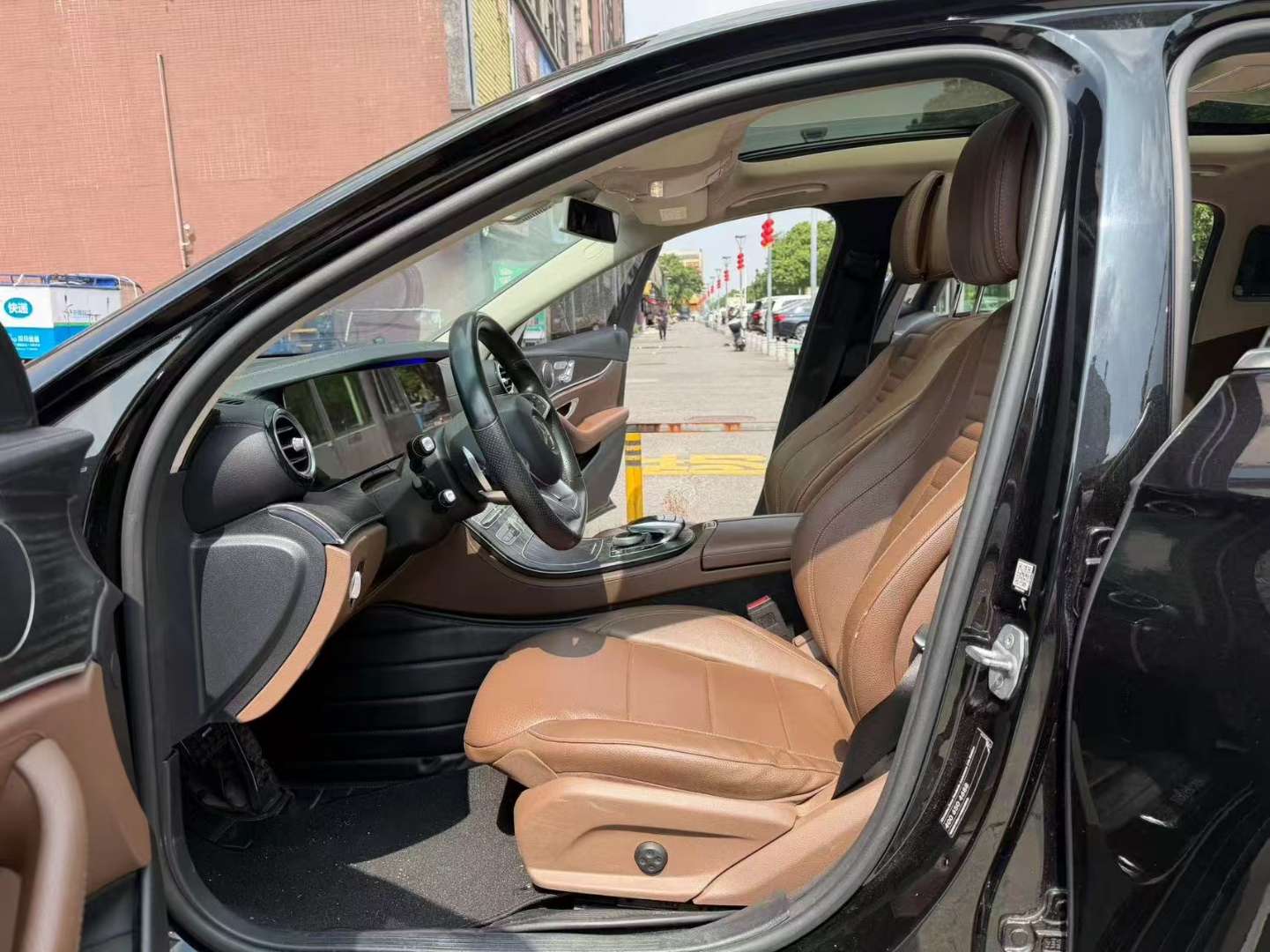 Mercedes-Benz E-Class E300L Sport Luxury Edition 7