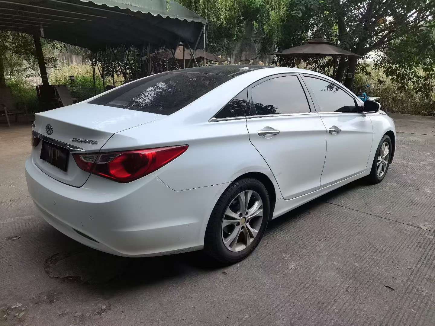 Hyundai Sonata 2.0L Automatic Dual Sunroof 4