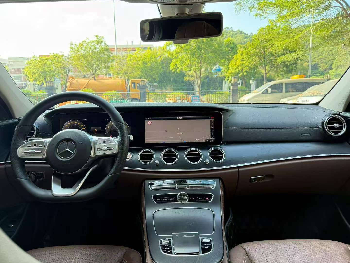 Mercedes-Benz E-Class 2019 E300L Sport Luxury 8
