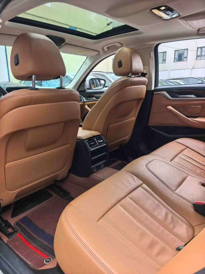 BMW 5 Series 528Li 9