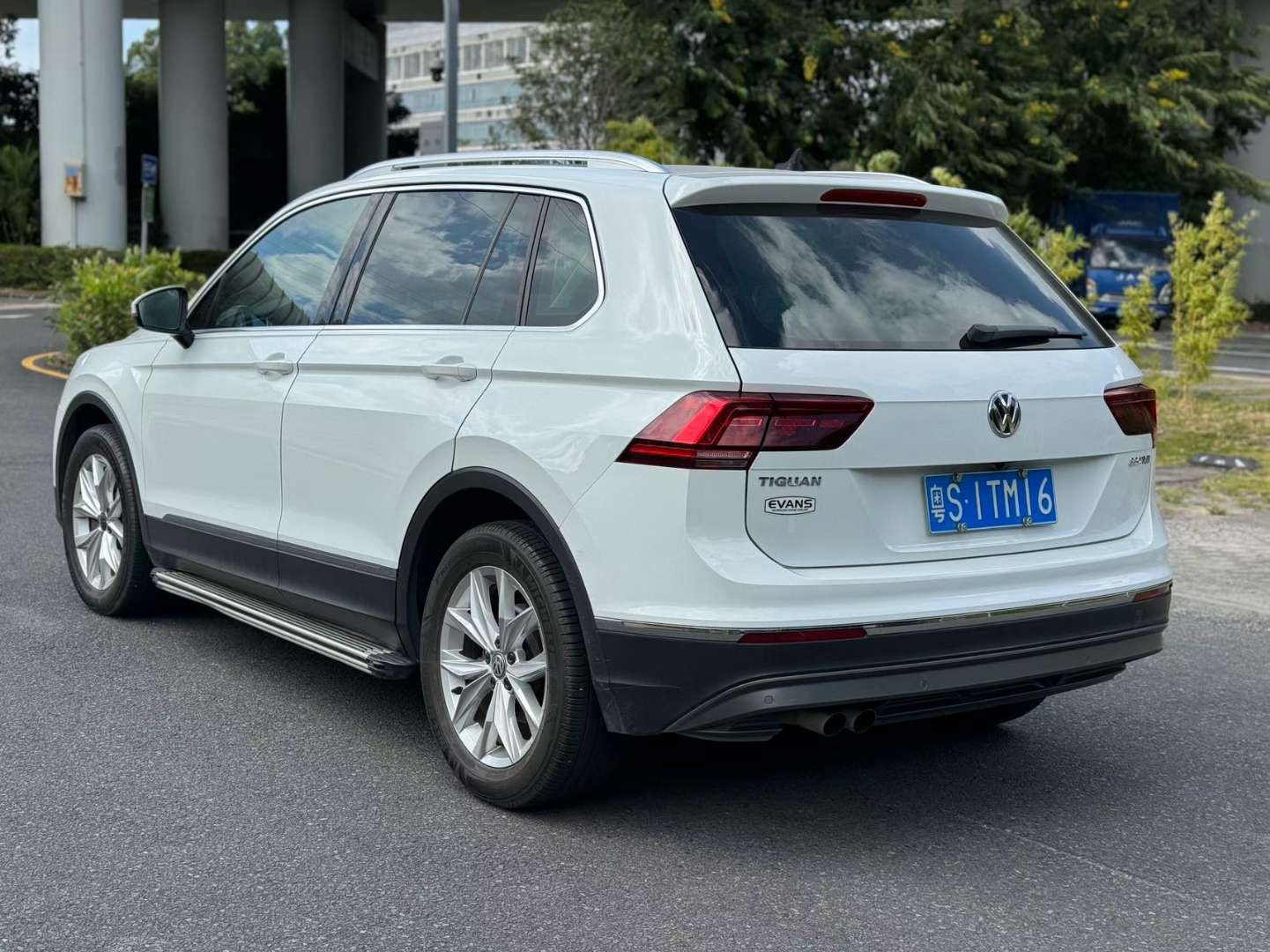 Volkswagen Tiguan 330TSI AWD R-Line 6