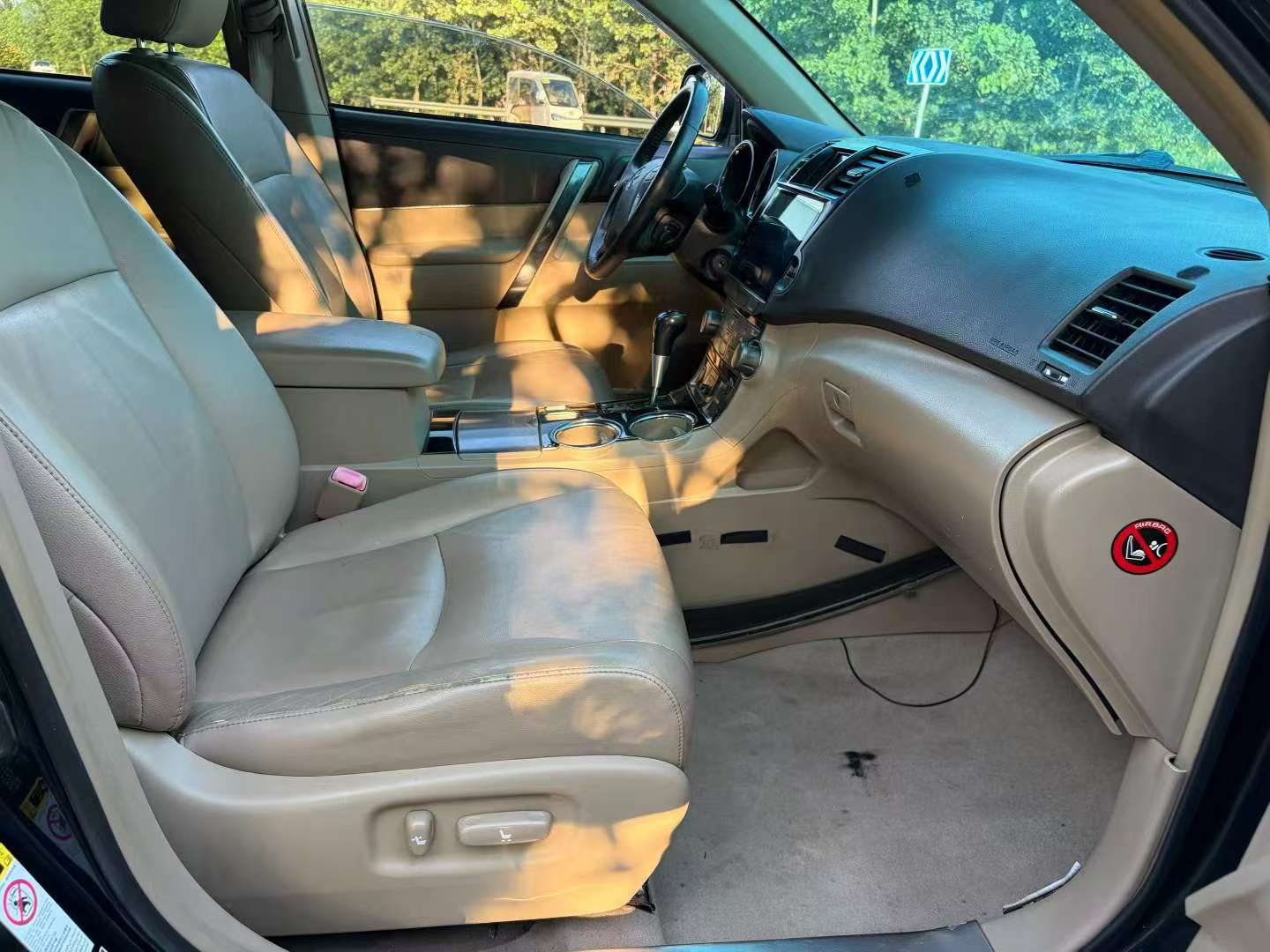 Toyota Highlander 3.5L Top Trim 4