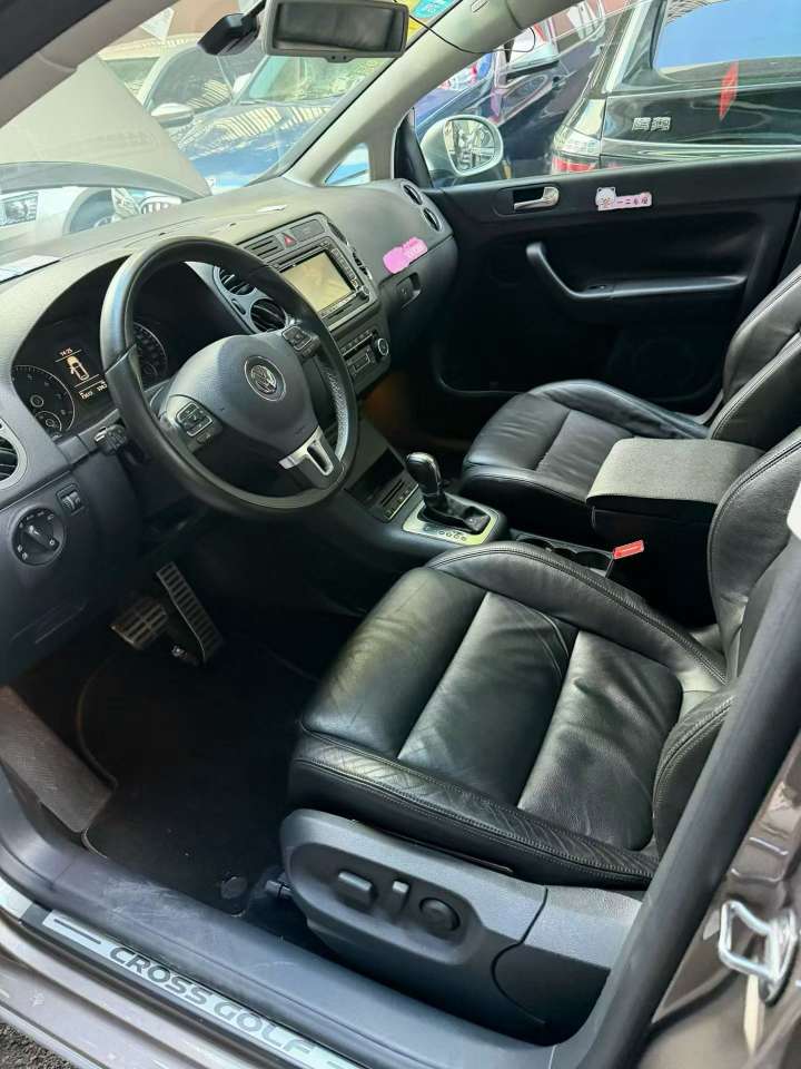 Volkswagen Golf Sportsvan 2014 1.4 Automatic Sunroof 3