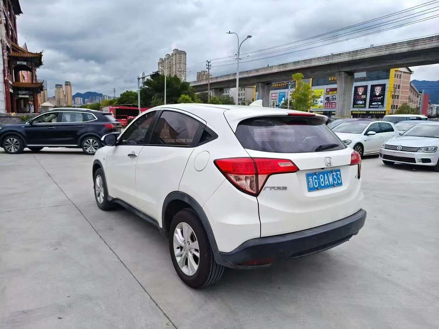 Honda Vezel 1.5L CVT FWD Comfort Edition 3