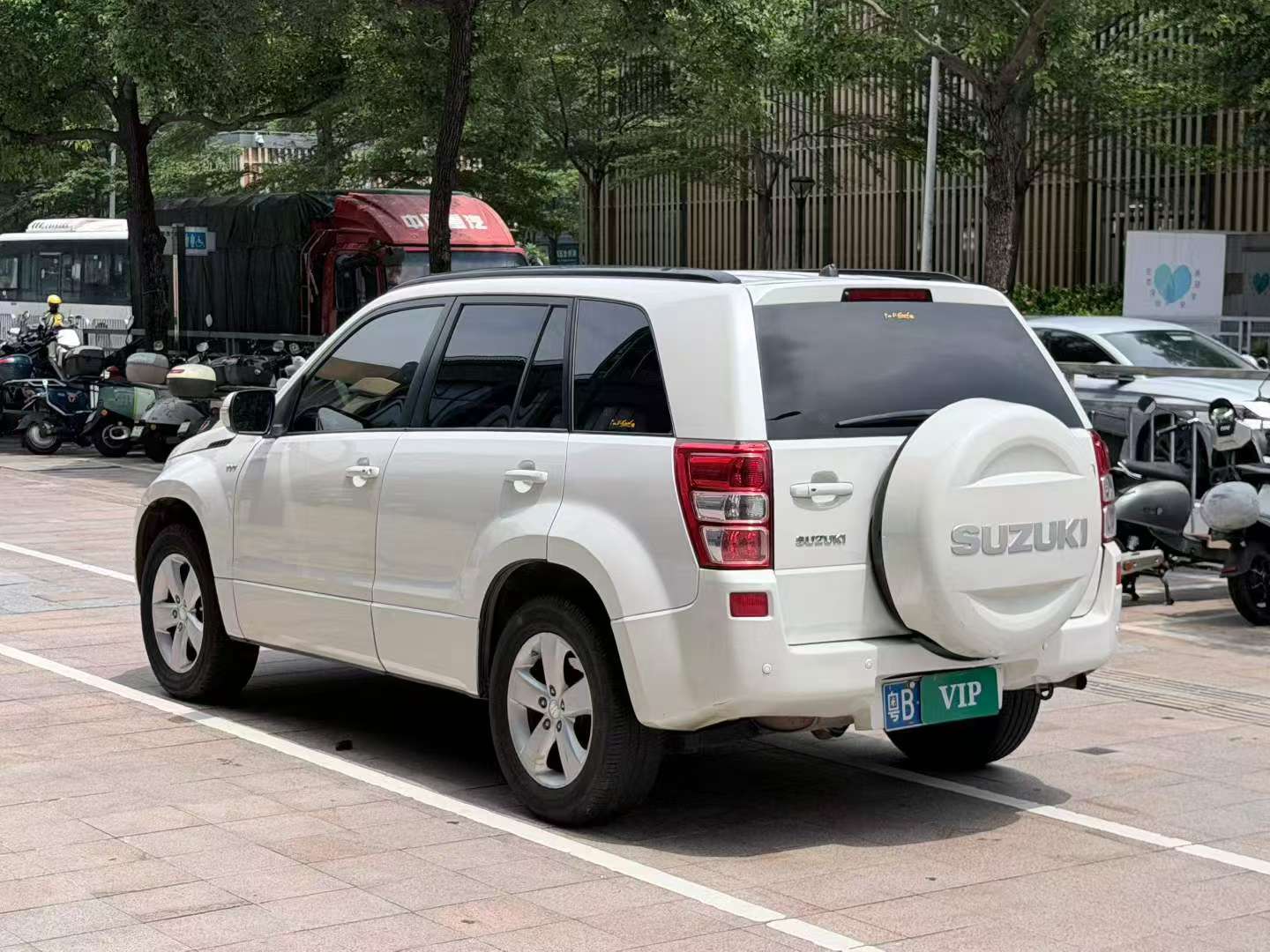 Suzuki Grand Vitara 2008 2.4 AT JLX-EL 5-door 7