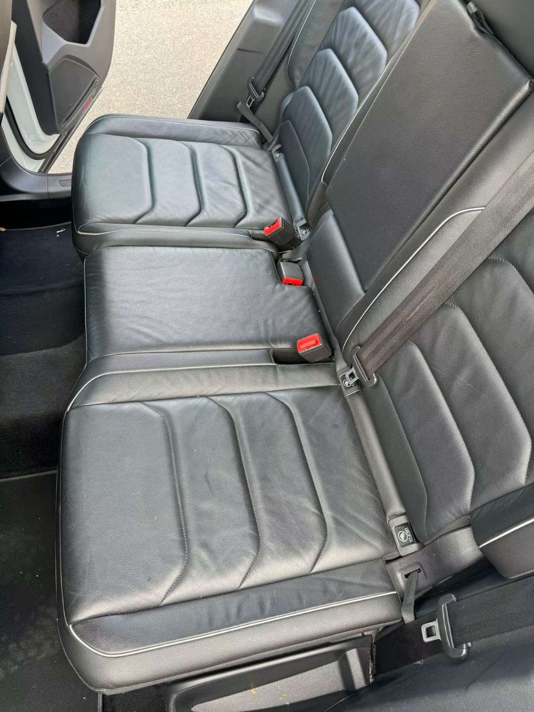 Volkswagen Tiguan 330TSI AWD R-Line 8