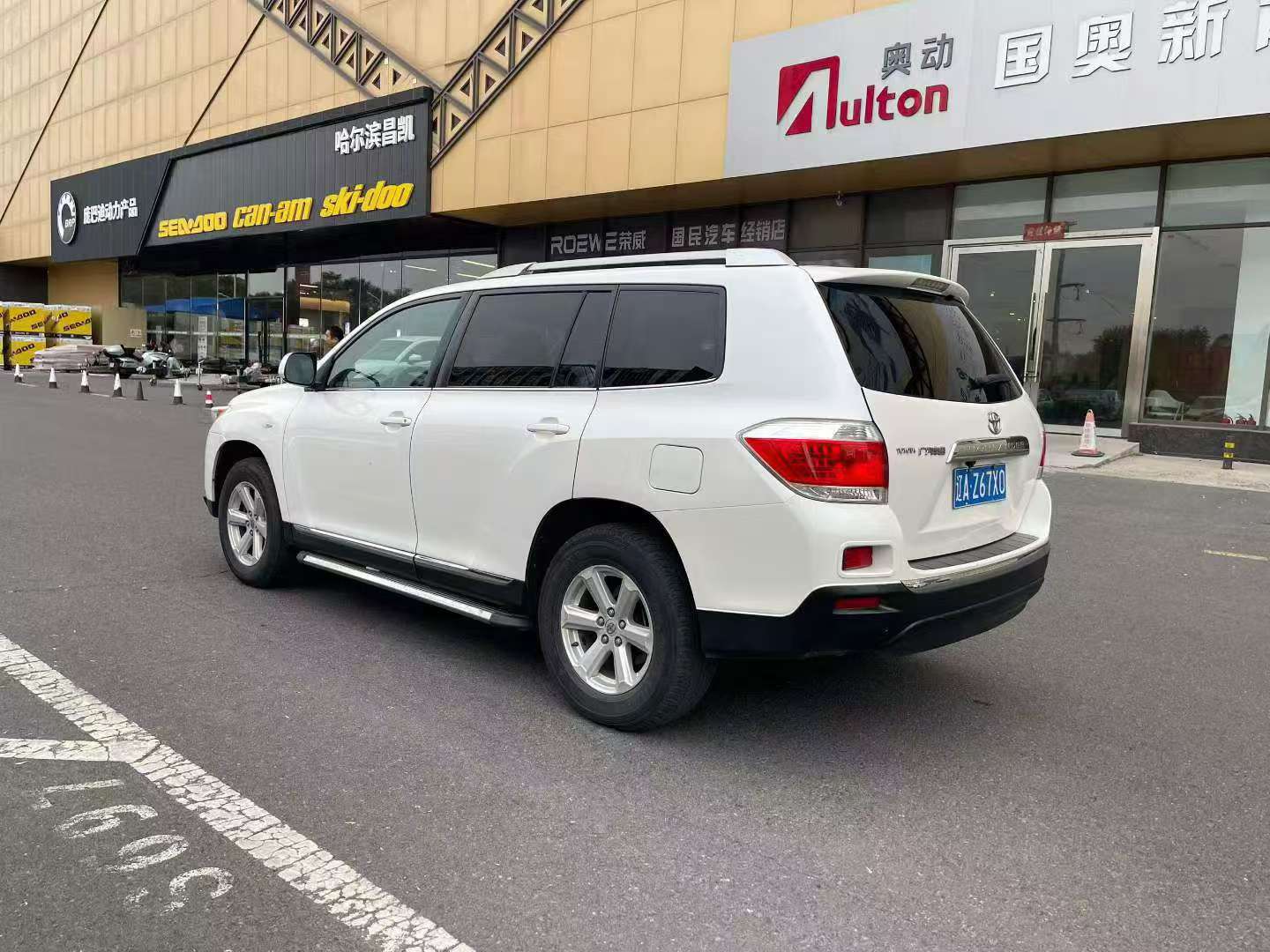 Toyota Highlander 2014 2.7L Automatic 5-Seat Purple Gold Edition 5
