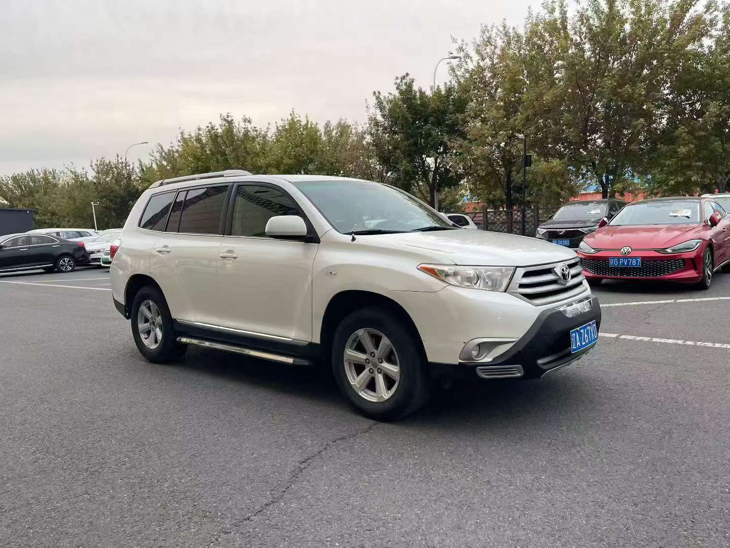 Toyota Highlander 2014 2.7L Automatic 5-Seat Purple Gold Edition 3