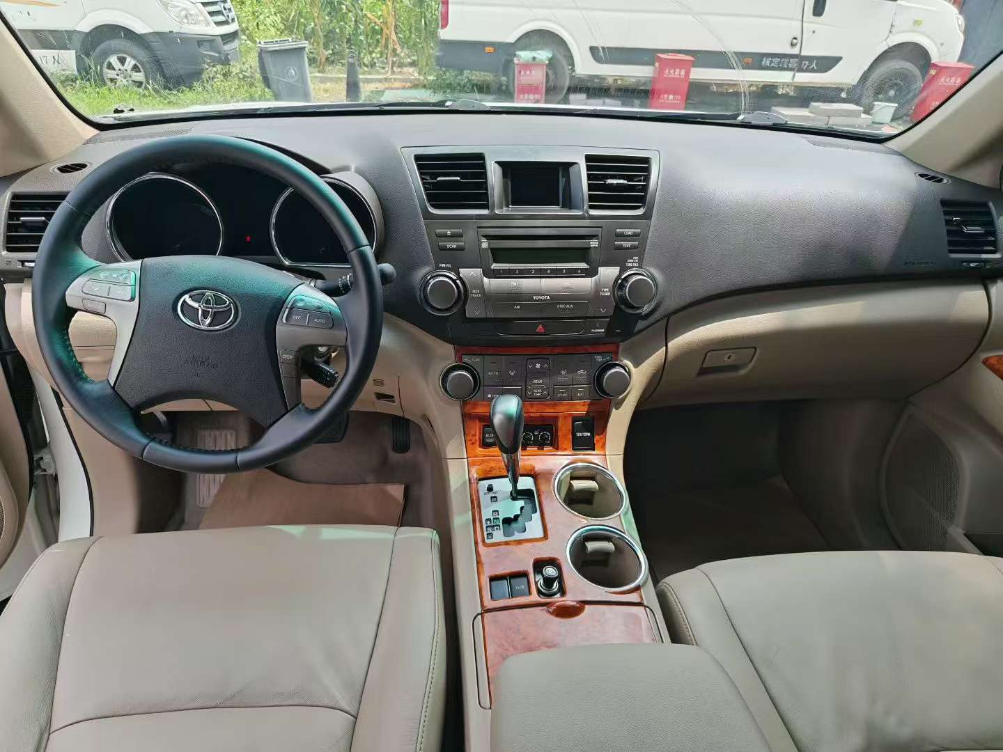 Toyota Highlander 2.7 Automatic Luxury 7-Seater 3