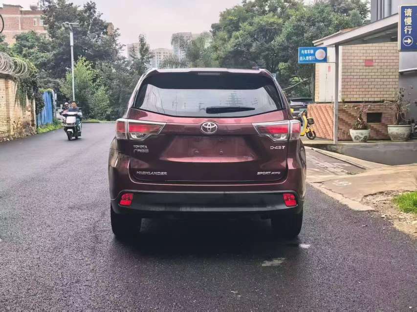 Toyota Highlander 2.0T AWD 7-Seat Luxury 8