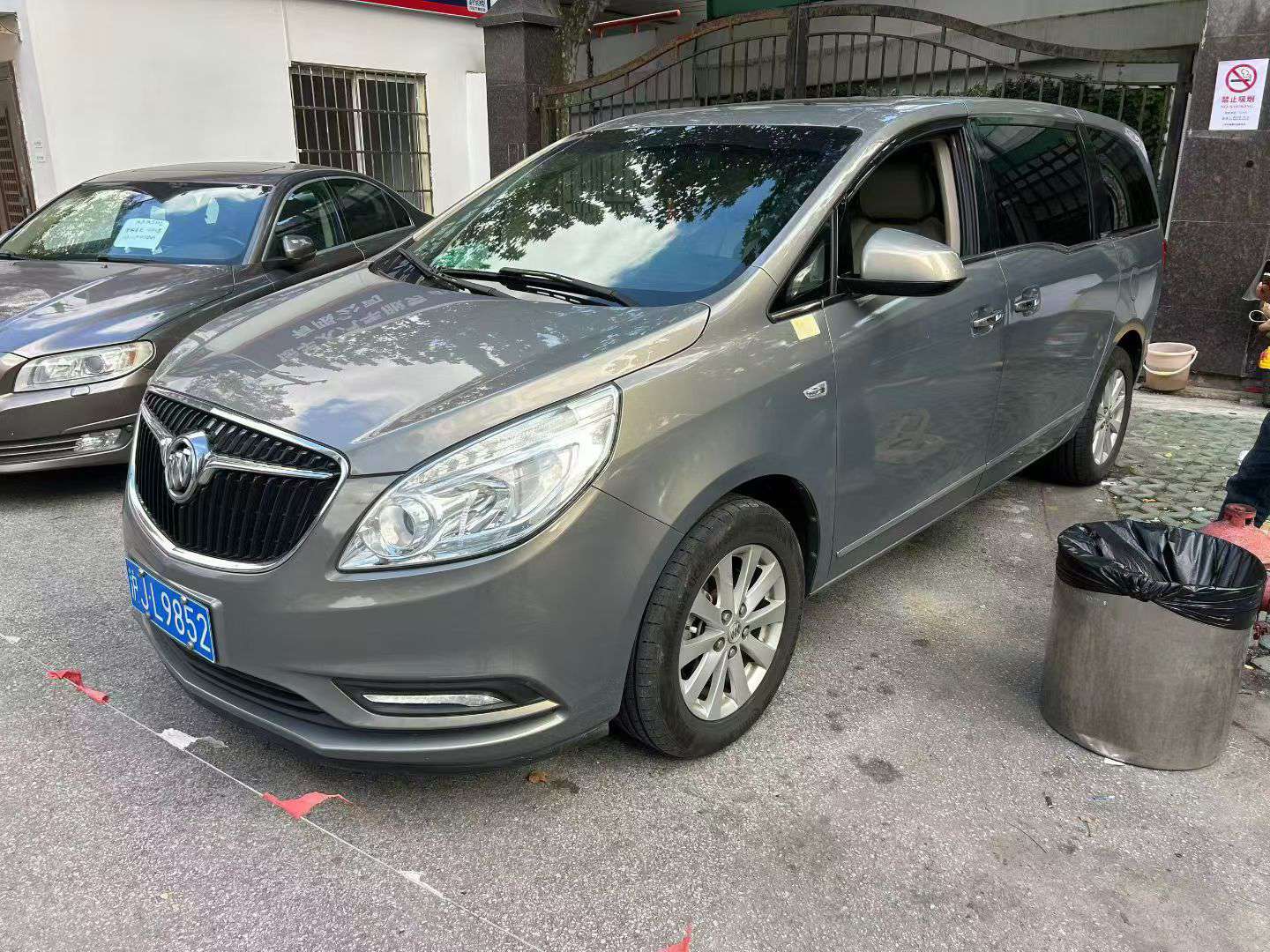 Buick GL8 28T Luxury Edition