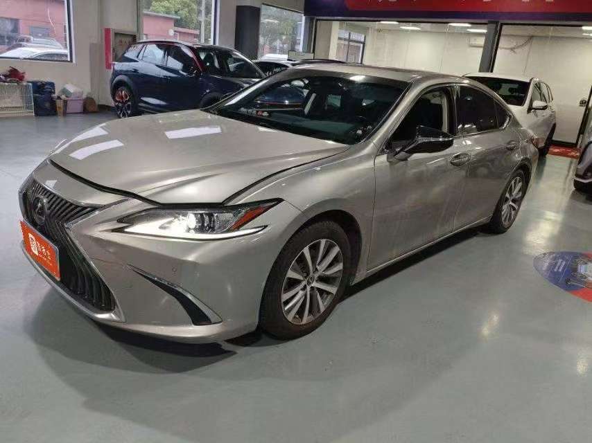 Lexus ES ES200 Excellence Edition 3