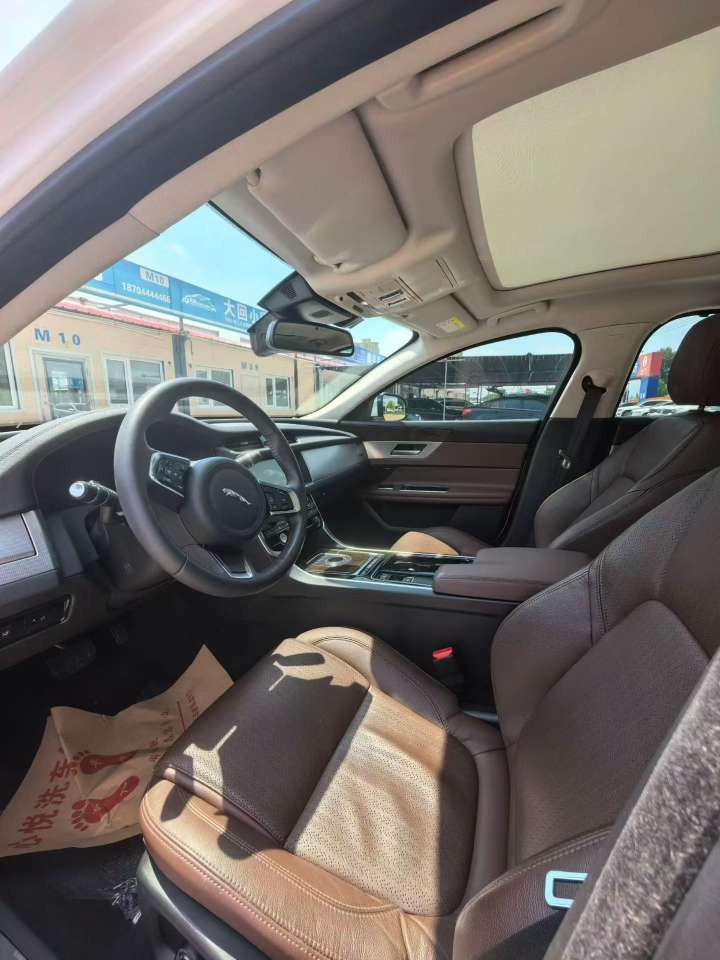 Jaguar XFL 4