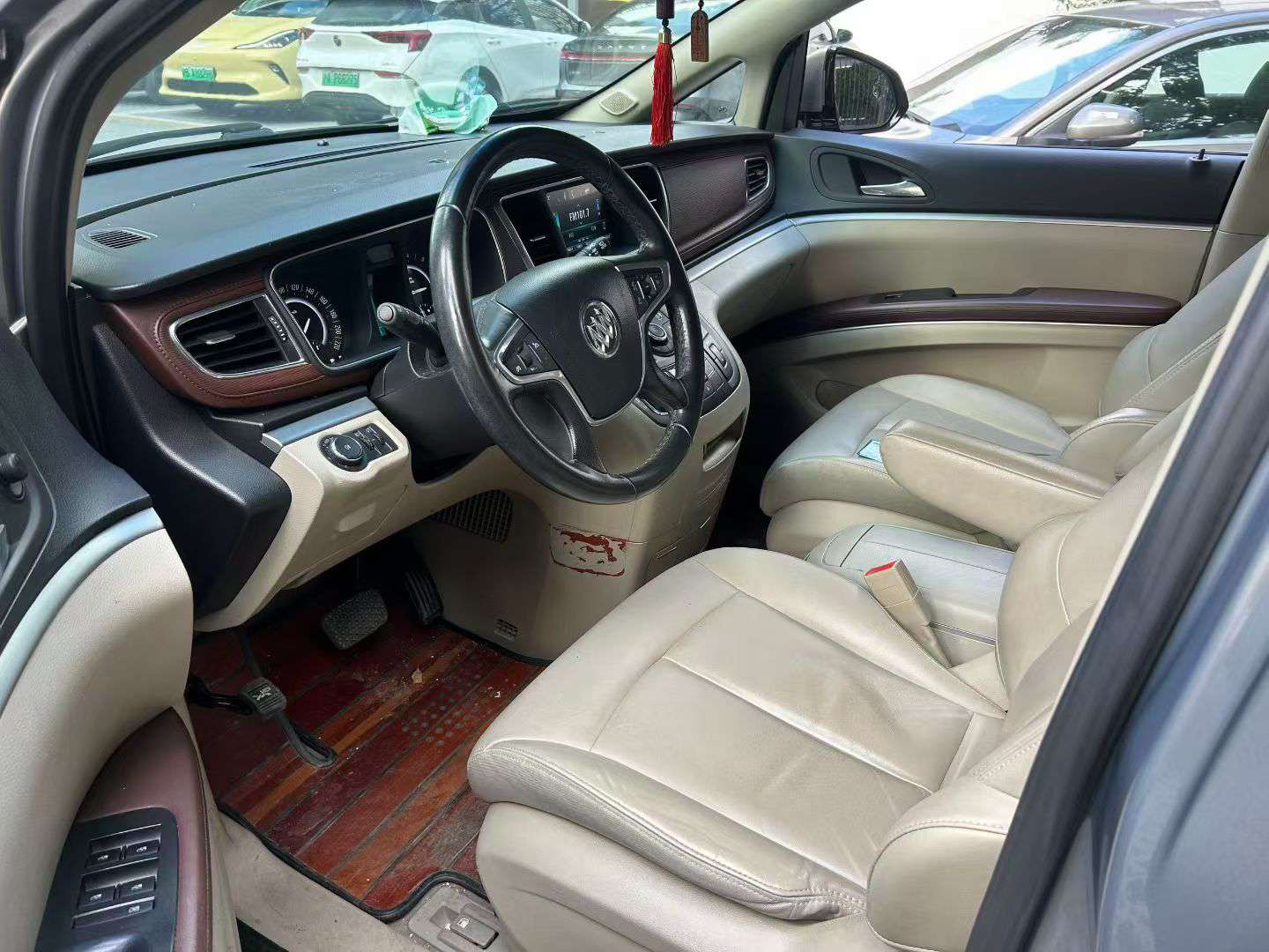 Buick GL8 28T Luxury Edition 4