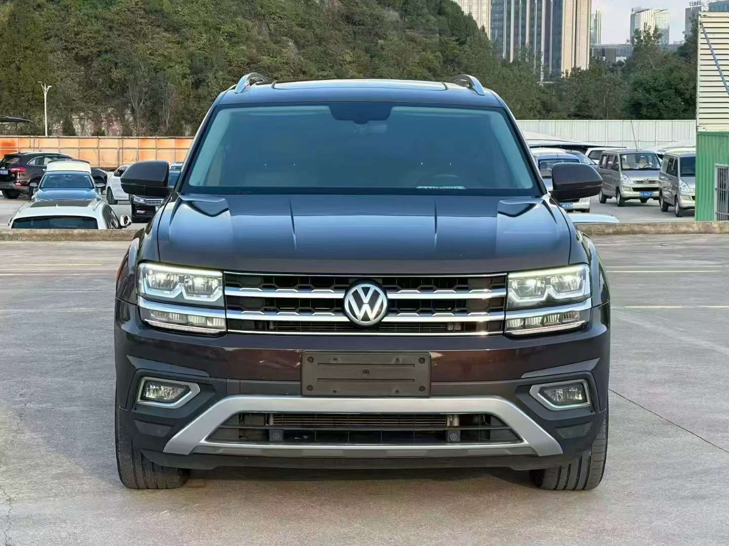 Volkswagen Teramont 7-Seat Luxury Edition 2