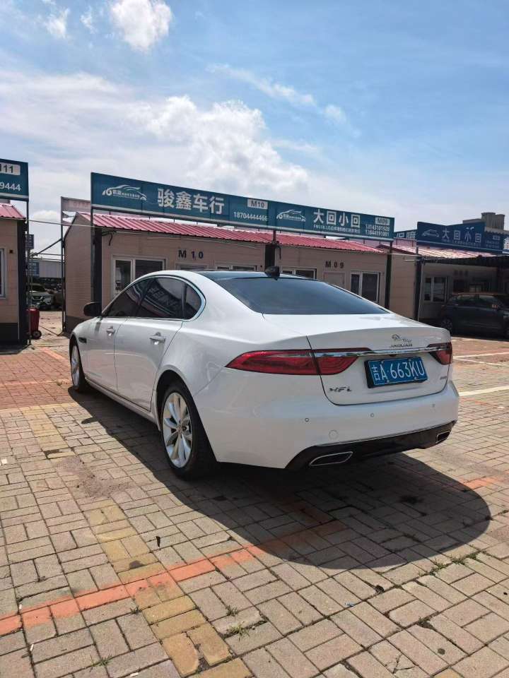 Jaguar XFL 7