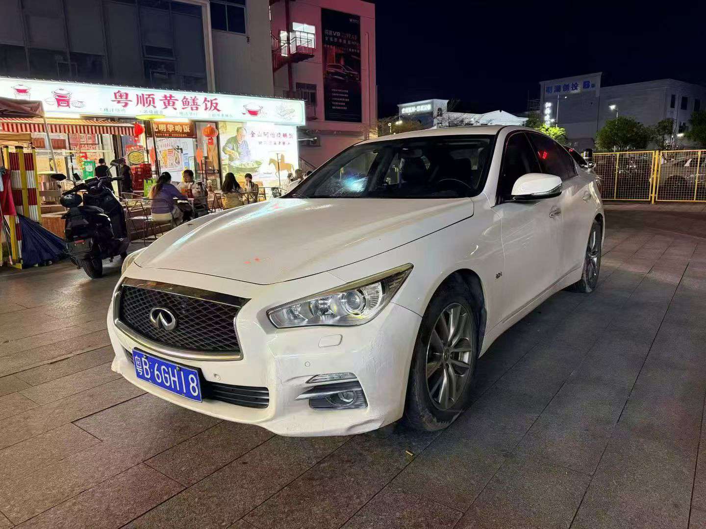 Infiniti Q50 2.0T Automatic Comfort Trim 3