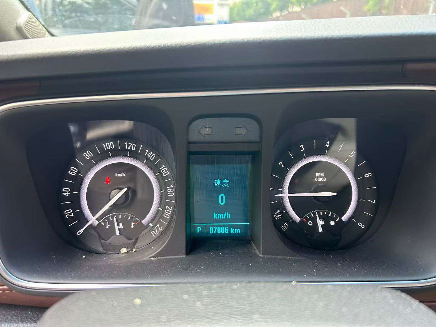 Buick GL8 28T Luxury Edition 3