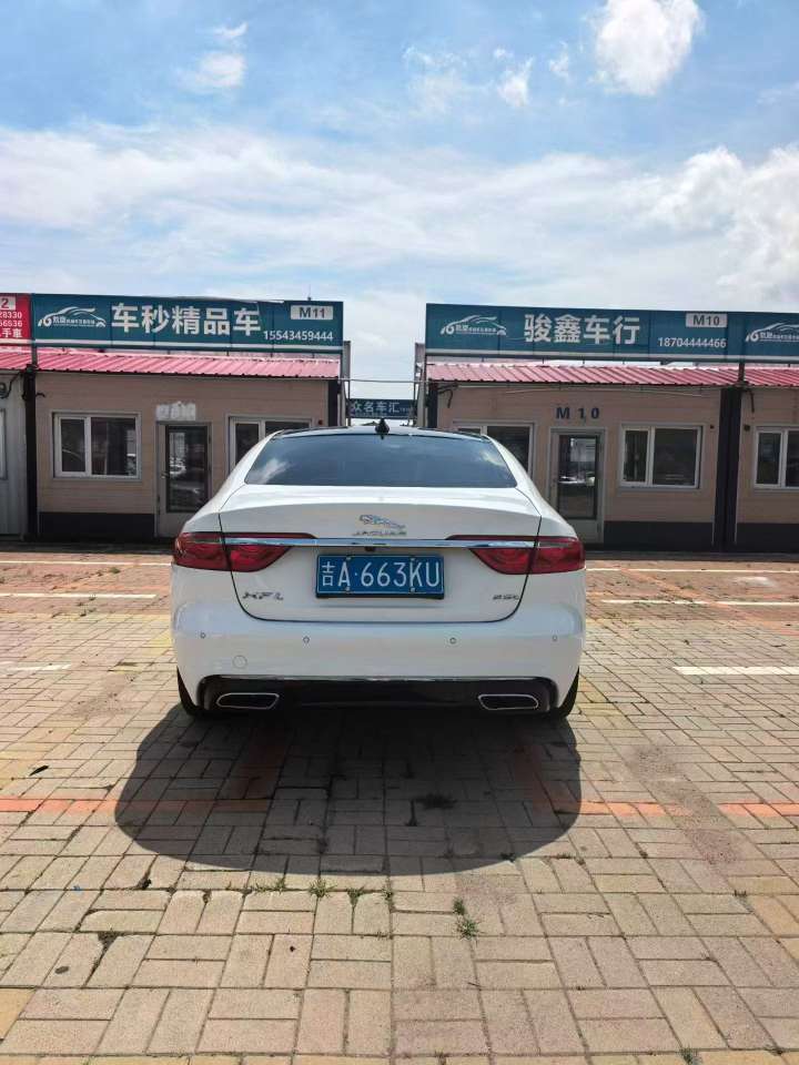 Jaguar XFL 8