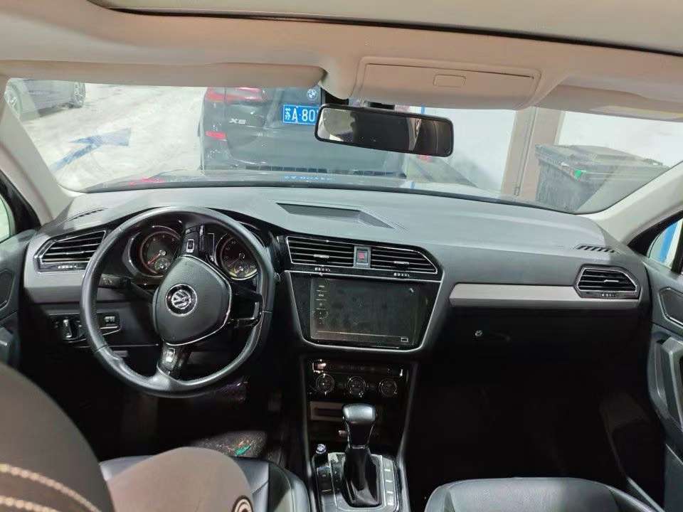 Volkswagen Tiguan L 2020 2.0TSI 330TSI 2WD Comfort Edition 6