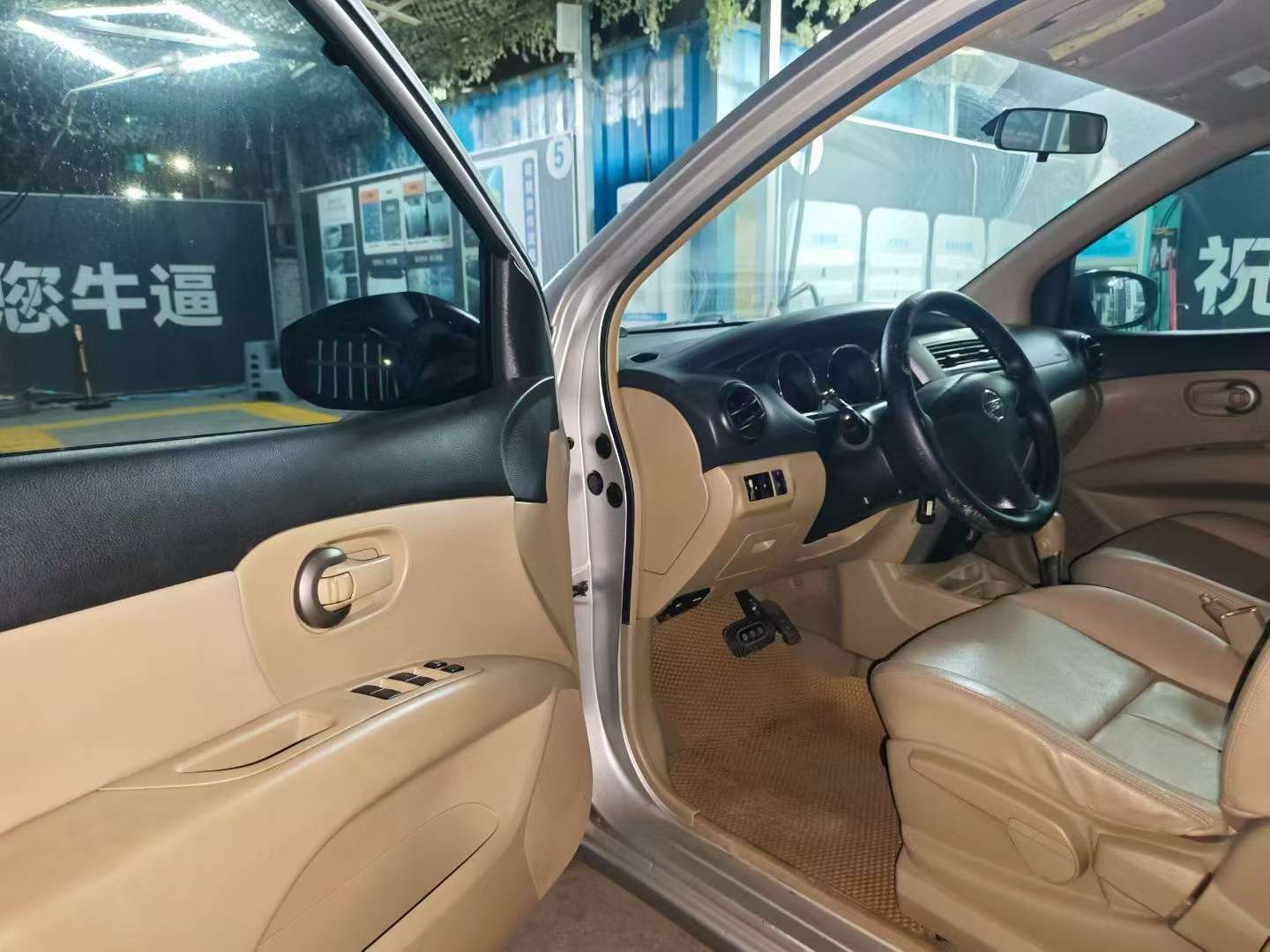 Nissan Livina 1.6XE CVT Comfort Edition 4