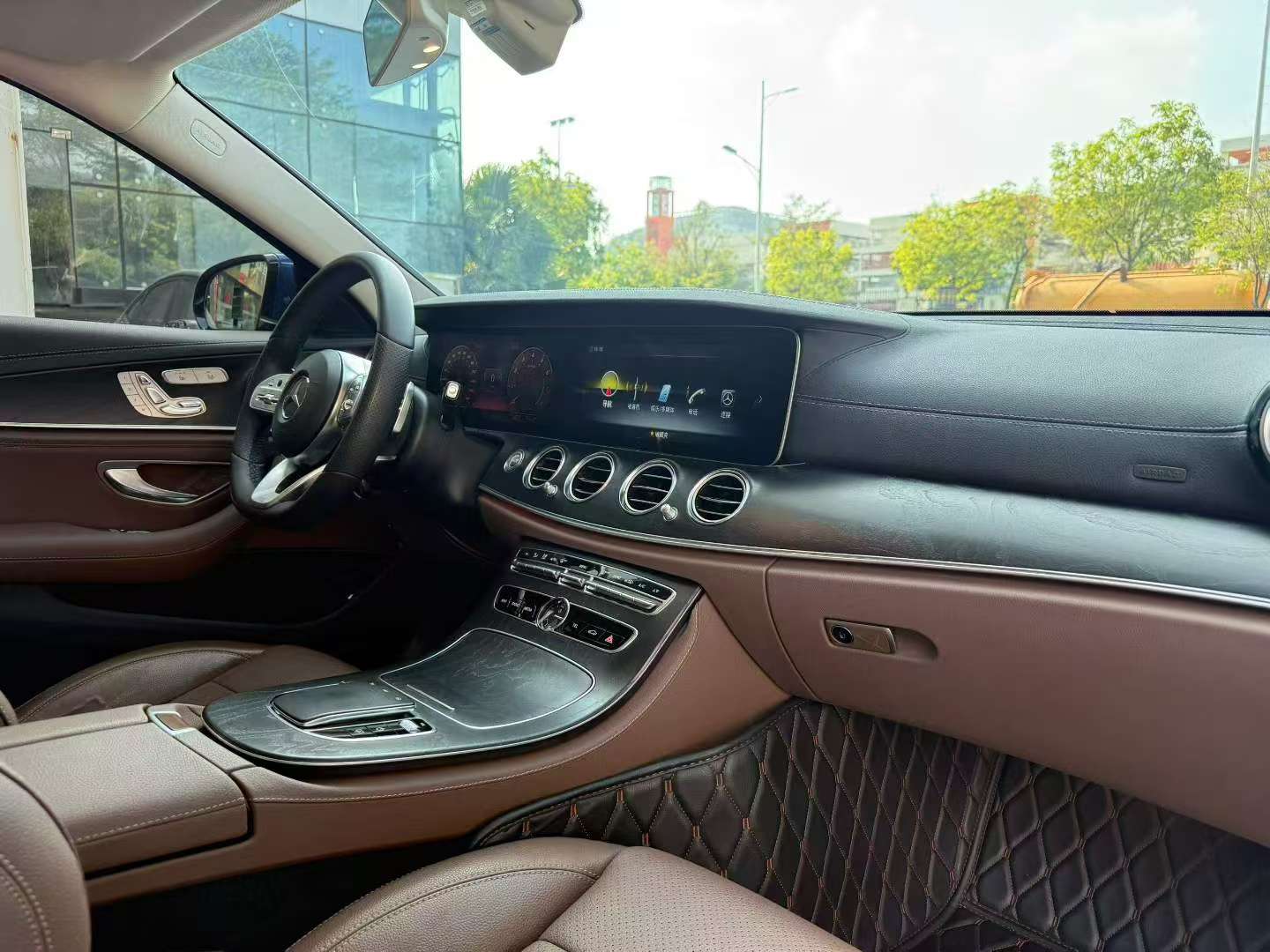 Mercedes-Benz E-Class 2019 E300L Sport Luxury 9