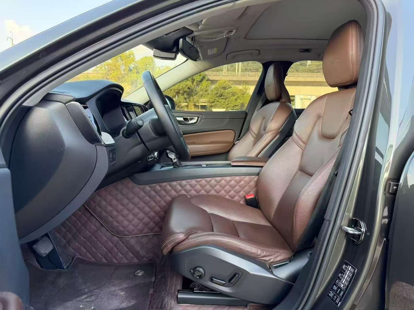 Volvo XC60 T5 AWD Zhiyuan Luxury Edition 6